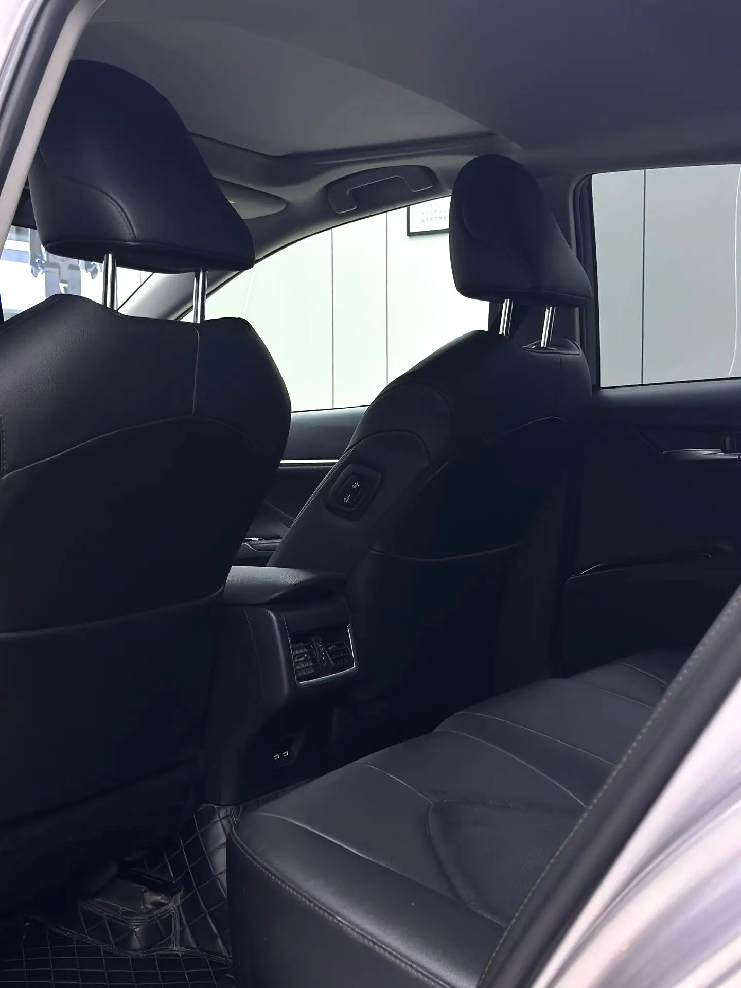 Toyota 2022 Camry 2.0G Luxury Edition (CVT Automatic) — thumbnail 5