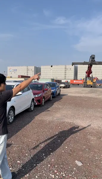Vehicles lined up at the loading site