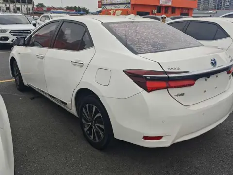 Toyota Corolla 2016 Hybrid 1.8L E-CVT Elite — thumbnail 3