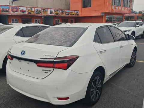 Toyota Corolla 2016 Hybrid 1.8L E-CVT Elite — thumbnail 4