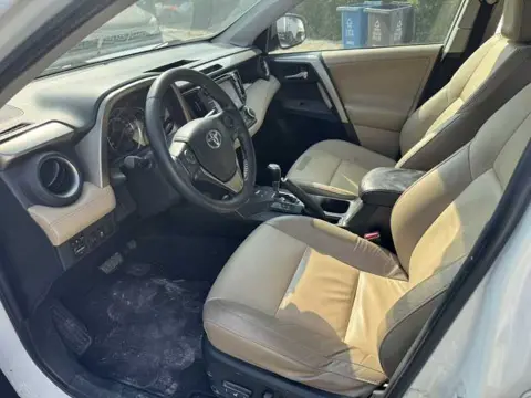 Toyota RAV4 2013 2.0L CVT 4WD New Elite — thumbnail 3