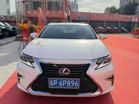 Lexus ES 300h 2015 Hybrid Luxury — thumbnail 2