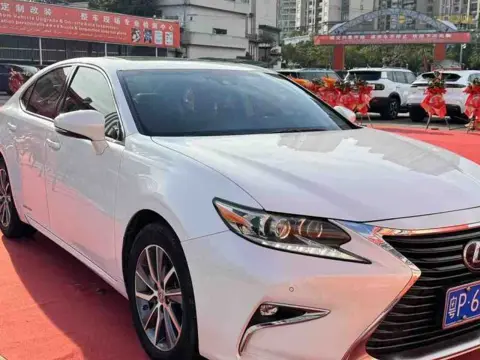 Lexus ES 300h 2015 Hybrid Luxury — thumbnail 3
