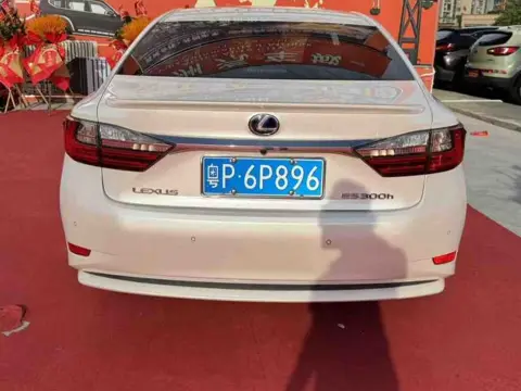 Lexus ES 300h 2015 Hybrid Luxury — thumbnail 5