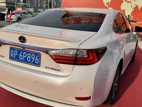 Lexus ES 300h 2015 Hybrid Luxury — thumbnail 7