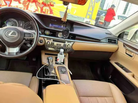 Lexus ES 300h 2015 Hybrid Luxury — thumbnail 8