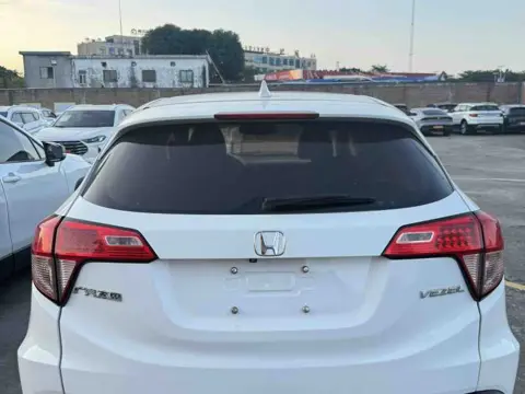 Honda Vezel 2015 1.8L CVT 2WD Elite — thumbnail 4