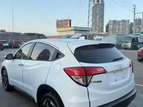 Honda Vezel 2015 1.8L CVT 2WD Elite — thumbnail 5