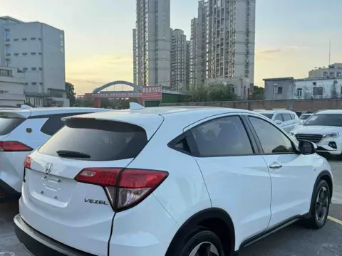 Honda Vezel 2015 1.8L CVT 2WD Elite — thumbnail 6