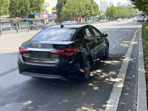 Toyota Levin 2018 Hybrid 1.8H GS-V E-CVT Premium — thumbnail 4