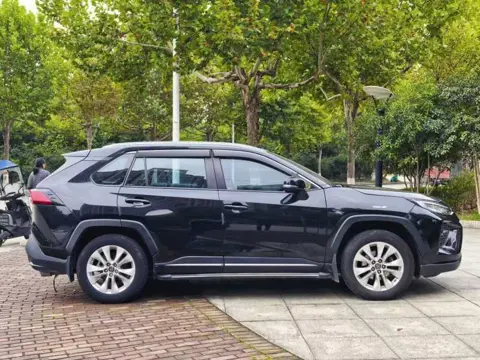 Toyota Wildlander 2022 2.0L CVT 2WD Luxury PLUS — thumbnail 4