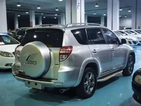 Toyota RAV4 2012 2.4L Automatic 4WD Luxury — thumbnail 4