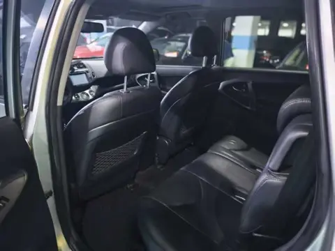 Toyota RAV4 2012 2.4L Automatic 4WD Luxury — thumbnail 6