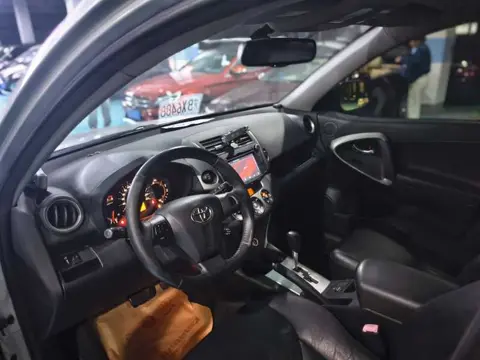Toyota RAV4 2012 2.4L Automatic 4WD Luxury — thumbnail 9