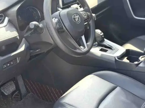 Toyota RAV4 2022 Hybrid 2.5L CVT 2WD Elite — thumbnail 4