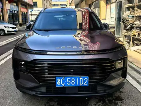 Jetour X70 Plus 2025 1.5T Luxury Edition 5-Seater — thumbnail 2