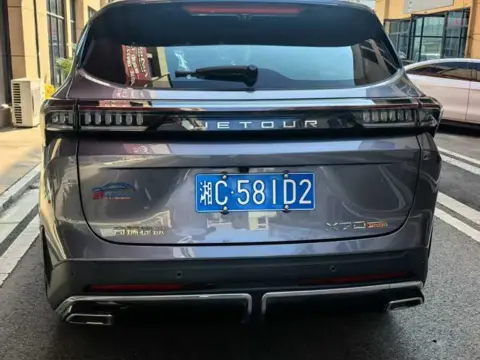 Jetour X70 Plus 2025 1.5T Luxury Edition 5-Seater — thumbnail 4