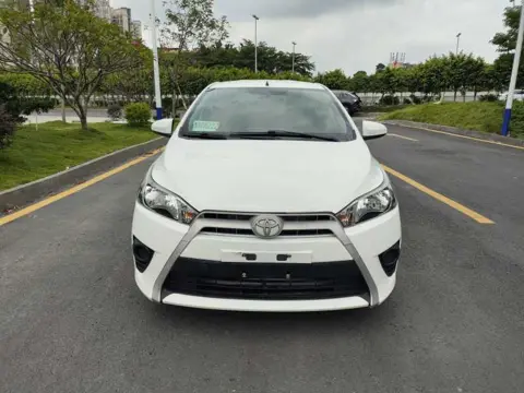Toyota YARiS L 2015 1.5E Automatic Dynamic Edition — thumbnail 2