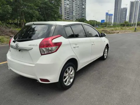 Toyota YARiS L 2015 1.5E Automatic Dynamic Edition — thumbnail 7