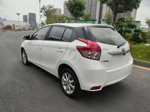 Toyota YARiS L 2015 1.5E Automatic Dynamic Edition — thumbnail 9