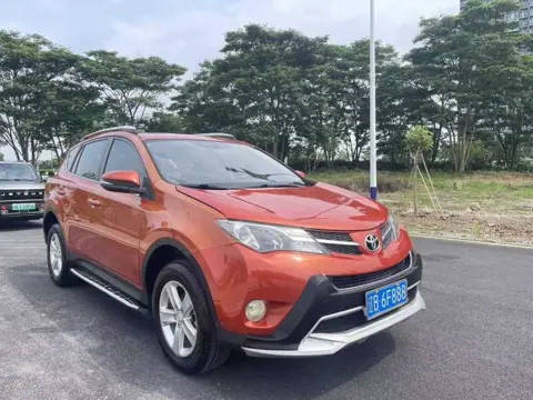 Toyota RAV4 2015 2.0L CVT 4WD Fashion Edition — thumbnail 3