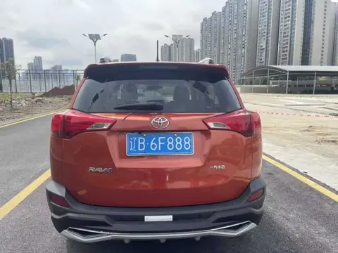 Toyota RAV4 2015 2.0L CVT 4WD Fashion Edition — thumbnail 8