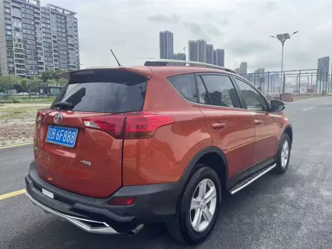 Toyota RAV4 2015 2.0L CVT 4WD Fashion Edition — thumbnail 9