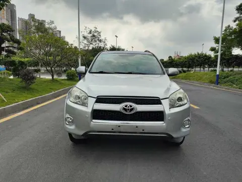 Toyota RAV4 2011 2.4L Automatic 4WD Premium Edition — thumbnail 2