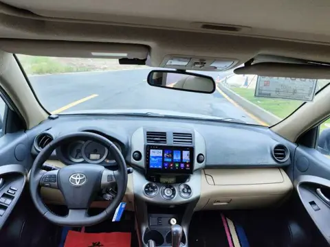 Toyota RAV4 2011 2.4L Automatic 4WD Premium Edition — thumbnail 4