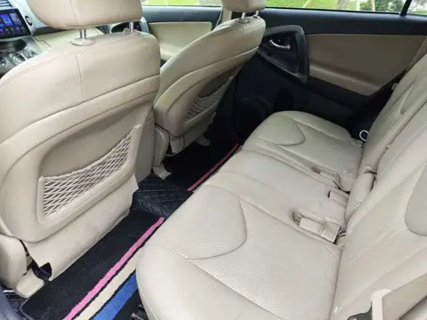 Toyota RAV4 2011 2.4L Automatic 4WD Premium Edition — thumbnail 6