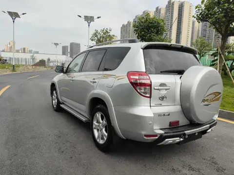 Toyota RAV4 2011 2.4L Automatic 4WD Premium Edition — thumbnail 9