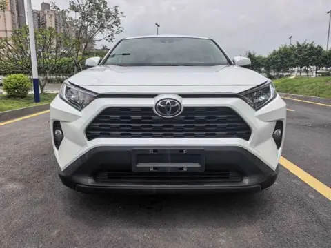 Toyota RAV4 2020 2.0L CVT 2WD Urban Edition — thumbnail 2