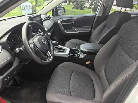 Toyota RAV4 2020 2.0L CVT 2WD Urban Edition — thumbnail 4