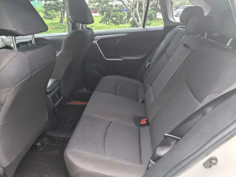 Toyota RAV4 2020 2.0L CVT 2WD Urban Edition — thumbnail 5