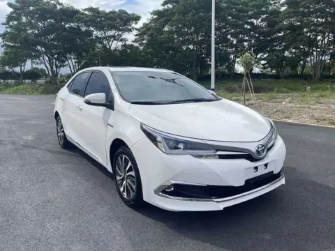 Toyota Corolla 2016 Hybrid 1.8L E-CVT Elite Edition — thumbnail 3