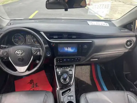 Toyota Corolla 2016 Hybrid 1.8L E-CVT Elite Edition — thumbnail 4