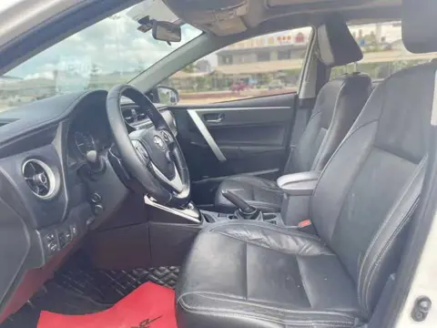 Toyota Corolla 2016 Hybrid 1.8L E-CVT Elite Edition — thumbnail 5