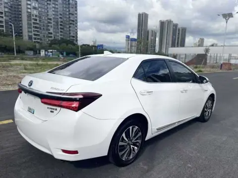 Toyota Corolla 2016 Hybrid 1.8L E-CVT Elite Edition — thumbnail 7