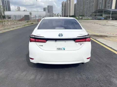 Toyota Corolla 2016 Hybrid 1.8L E-CVT Elite Edition — thumbnail 8