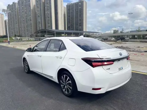 Toyota Corolla 2016 Hybrid 1.8L E-CVT Elite Edition — thumbnail 9