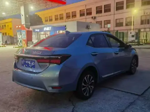 Toyota Corolla 2017 Hybrid 1.8L E-CVT Elite Edition — thumbnail 2