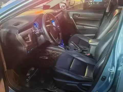 Toyota Corolla 2017 Hybrid 1.8L E-CVT Elite Edition — thumbnail 3