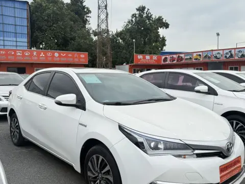 Toyota Corolla 2017 Hybrid 1.8L E-CVT Leading Edition — thumbnail 3