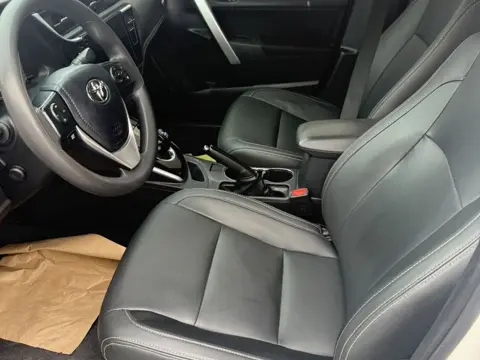 Toyota Corolla 2017 Hybrid 1.8L E-CVT Leading Edition — thumbnail 4
