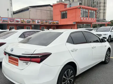 Toyota Corolla 2017 Hybrid 1.8L E-CVT Leading Edition — thumbnail 9