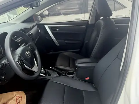 Toyota Corolla 2017 Hybrid 1.8L E-CVT Leading Edition — thumbnail 4