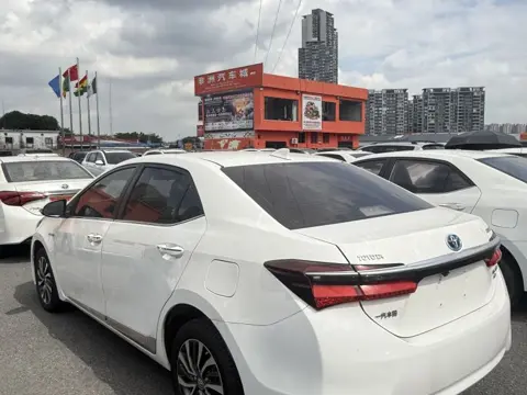 Toyota Corolla 2017 Hybrid 1.8L E-CVT Leading Edition — thumbnail 7