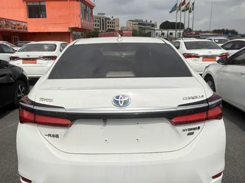 Toyota Corolla 2017 Hybrid 1.8L E-CVT Leading Edition — thumbnail 8