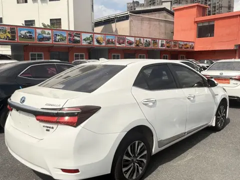 Toyota Corolla 2017 Hybrid 1.8L E-CVT Leading Edition — thumbnail 9