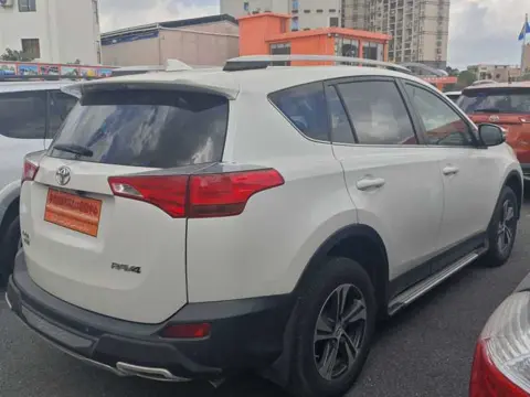 Toyota RAV4 2016 2.0L CVT 2WD Fashion Edition — thumbnail 4